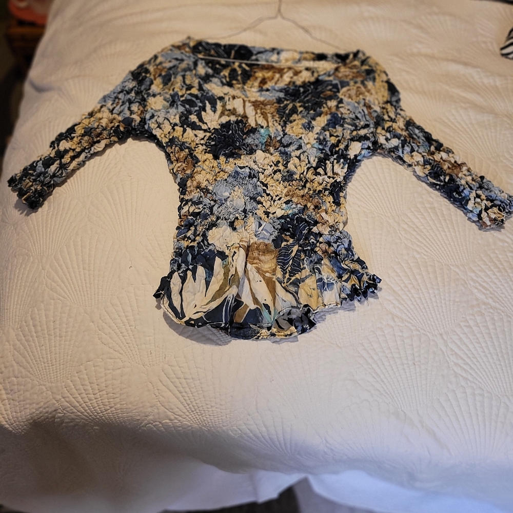 Stretchy blue blouse Size M-L